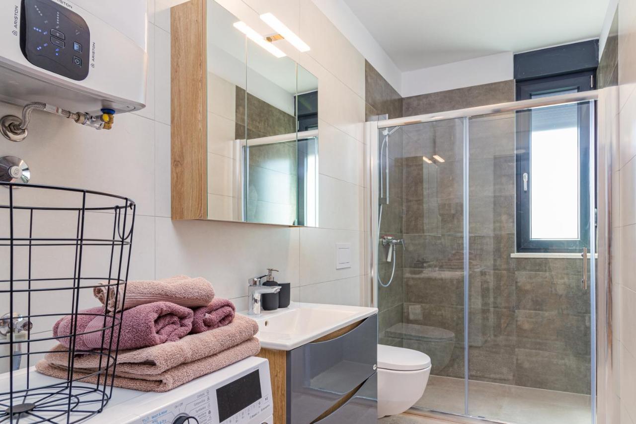 Apartment M****, New City Apartment + Parking Пула Екстериор снимка