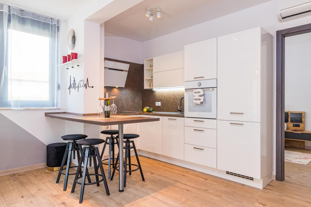 Apartment M****, New City Apartment + Parking Пула Екстериор снимка