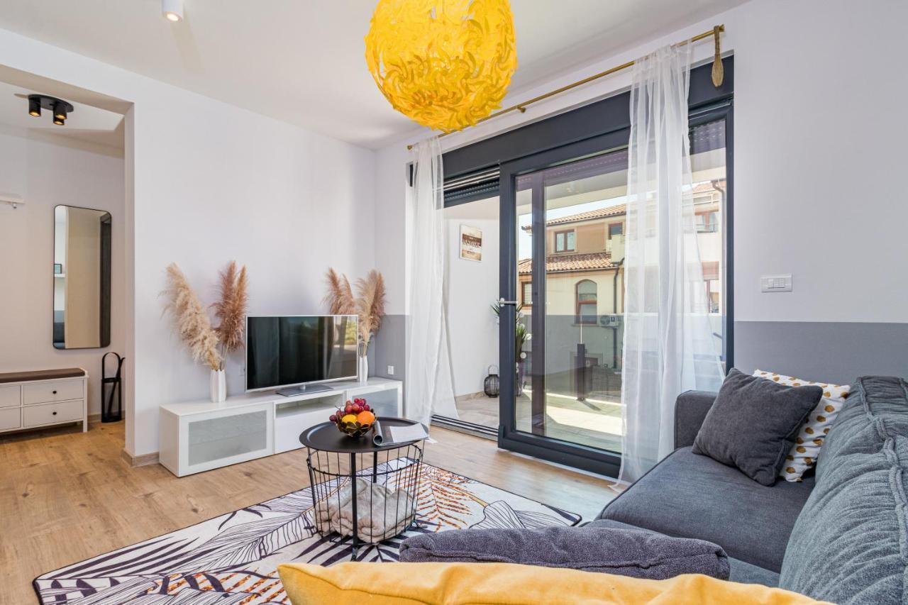 Apartment M****, New City Apartment + Parking Пула Екстериор снимка