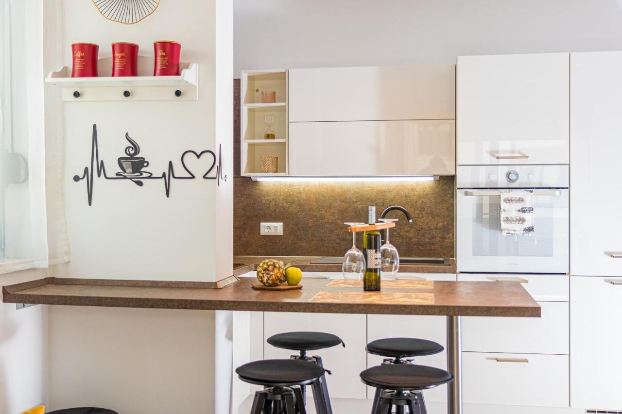 Apartment M****, New City Apartment + Parking Пула Екстериор снимка