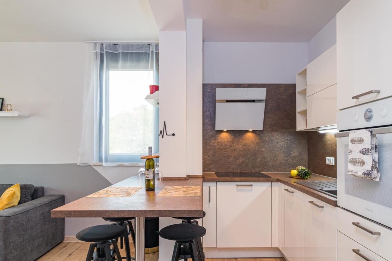 Apartment M****, New City Apartment + Parking Пула Екстериор снимка