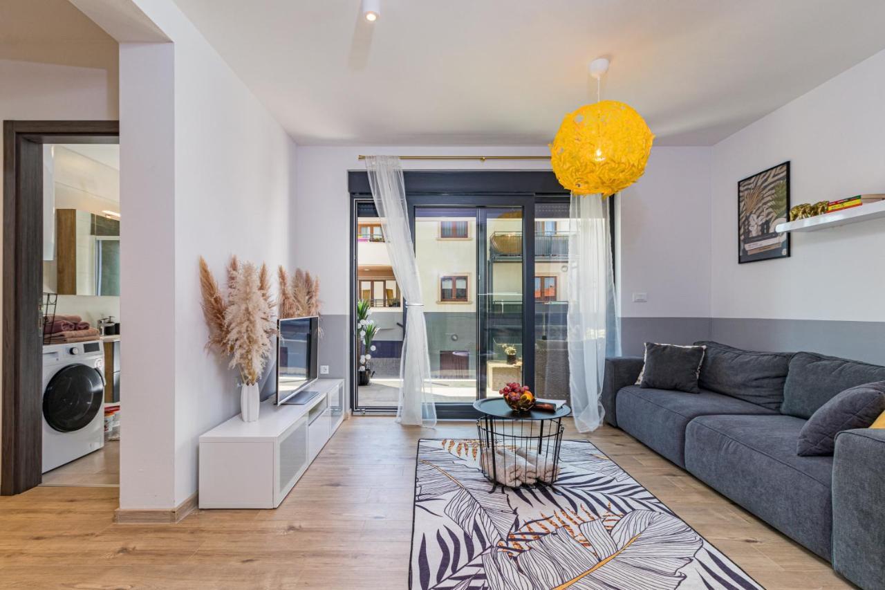 Apartment M****, New City Apartment + Parking Пула Екстериор снимка