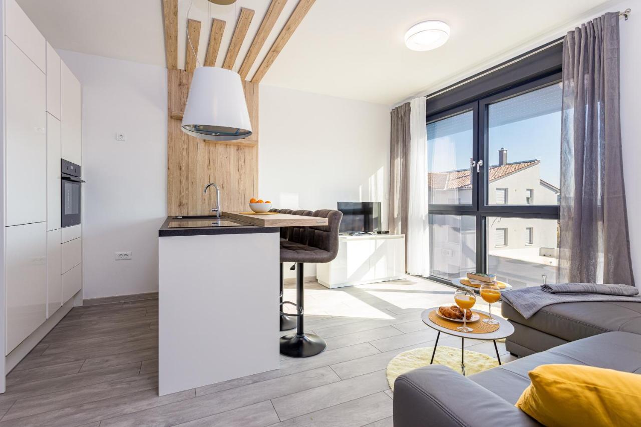 Apartment M****, New City Apartment + Parking Пула Екстериор снимка