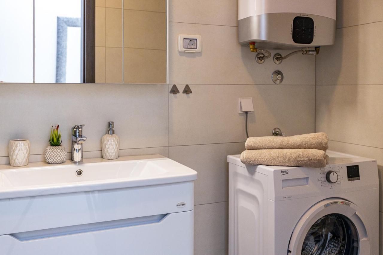 Apartment M****, New City Apartment + Parking Пула Екстериор снимка
