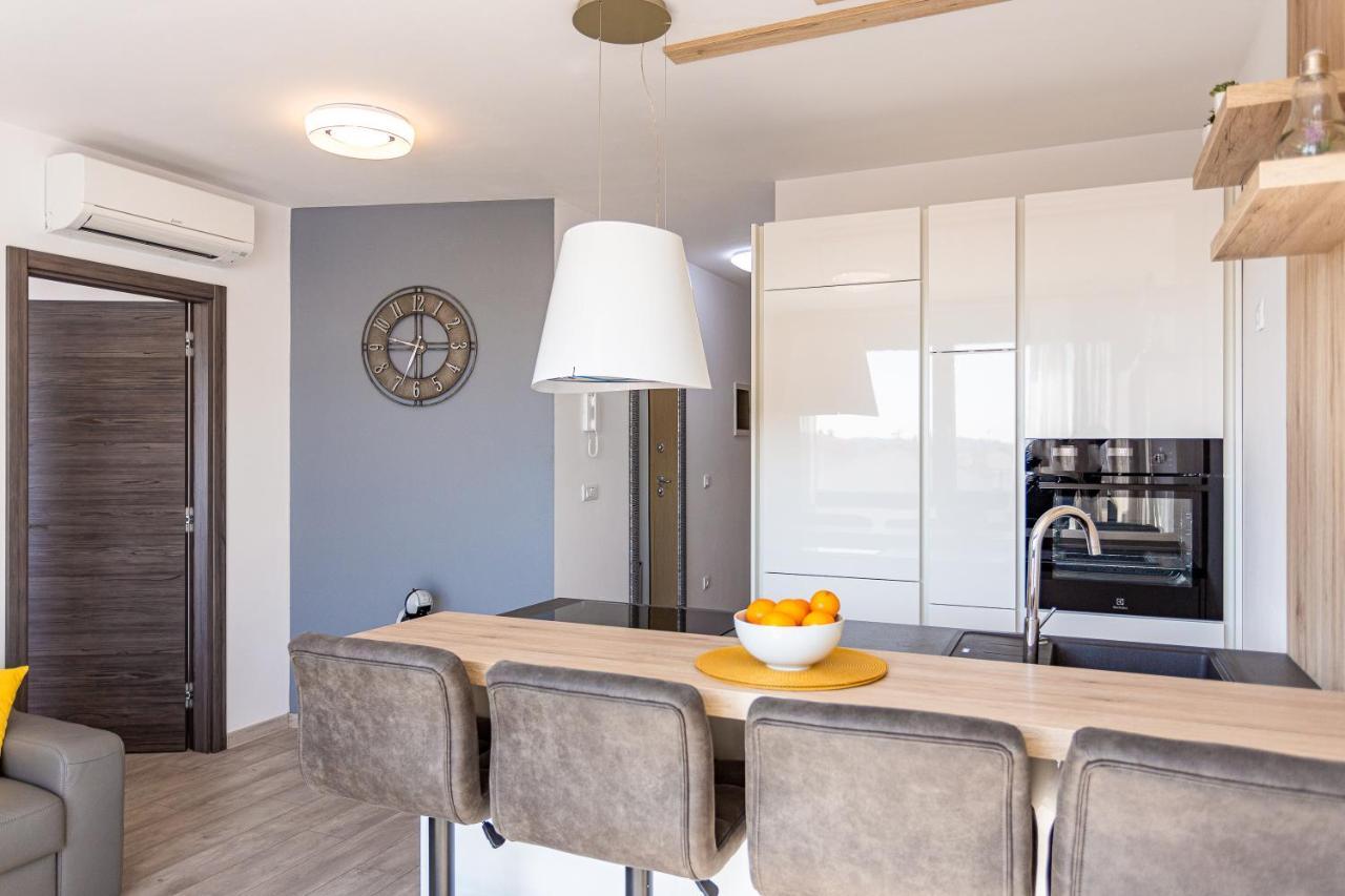 Apartment M****, New City Apartment + Parking Пула Екстериор снимка