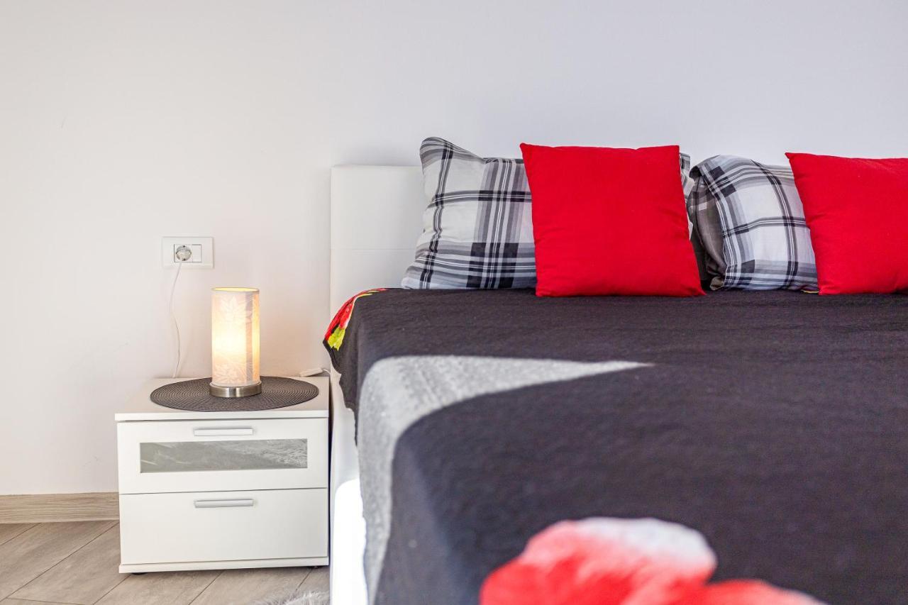 Apartment M****, New City Apartment + Parking Пула Екстериор снимка
