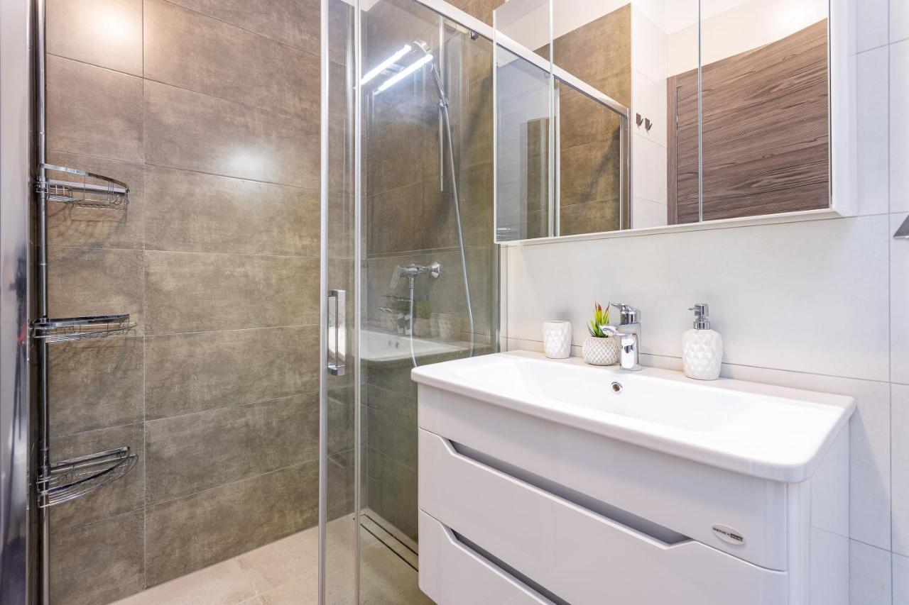 Apartment M****, New City Apartment + Parking Пула Екстериор снимка
